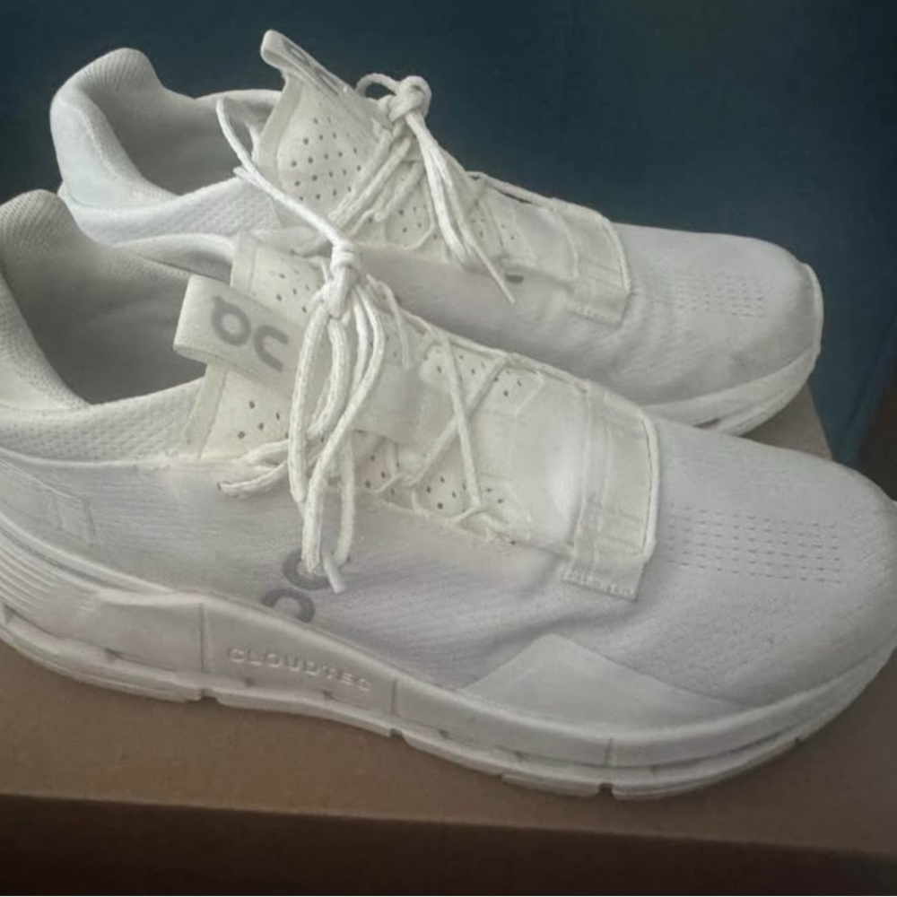 On Running White Athletic Shoes Sleek Design